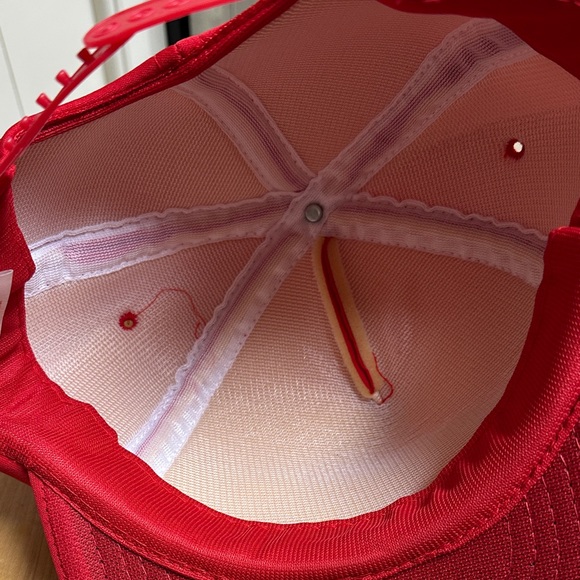 Red Hat - Picture 4 of 6